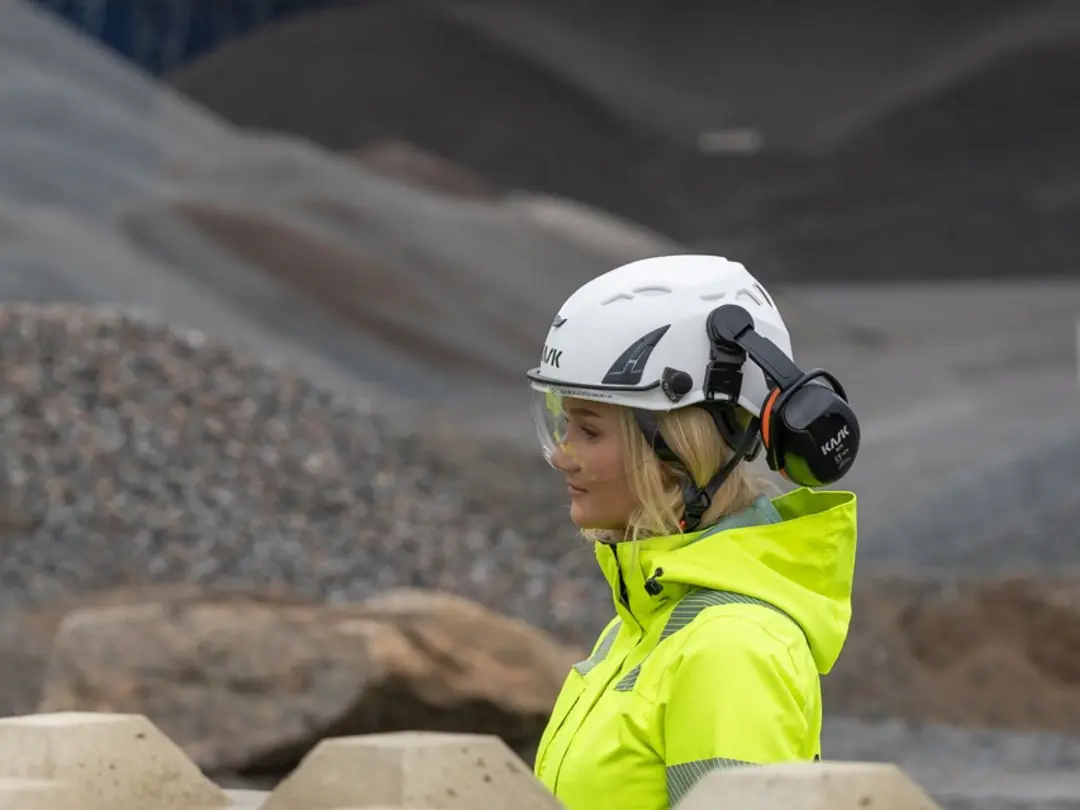 Två personer samtalar